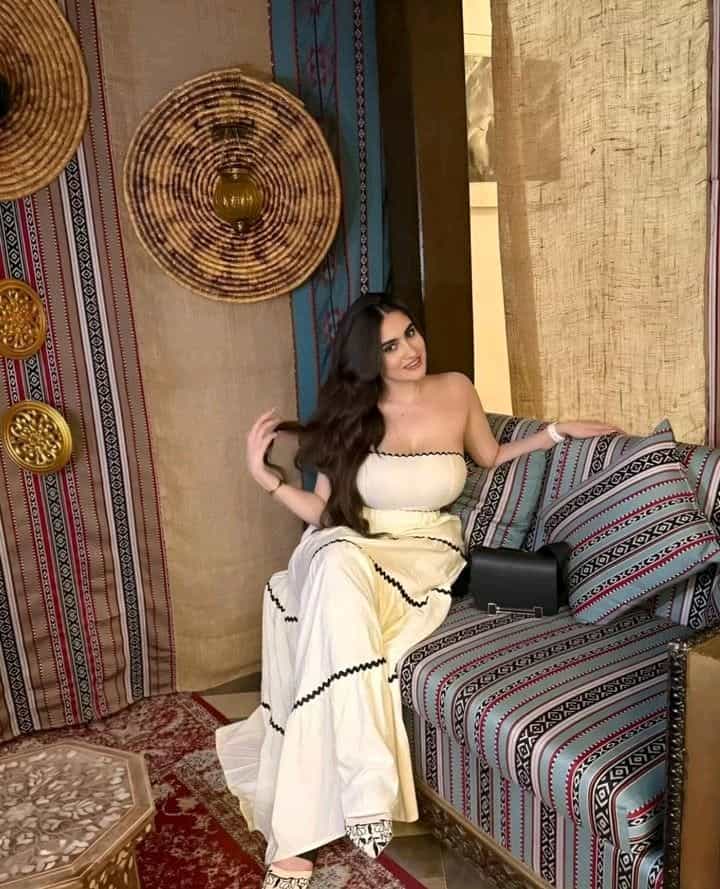 Tattooed alternative call girl for edgy hotel and area meetings